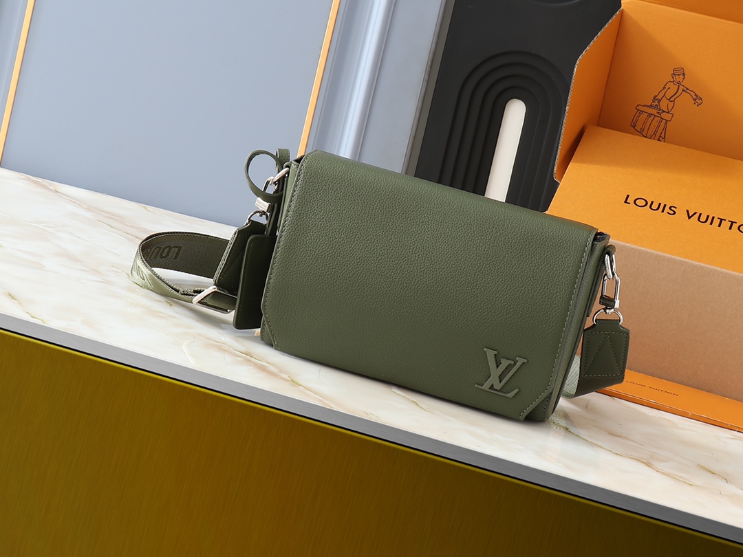 Louis Vuitton LV Classic Bucket Bag Premium Canvas Model M68709 Shoulder Strap Special Occasion Fashion Bag